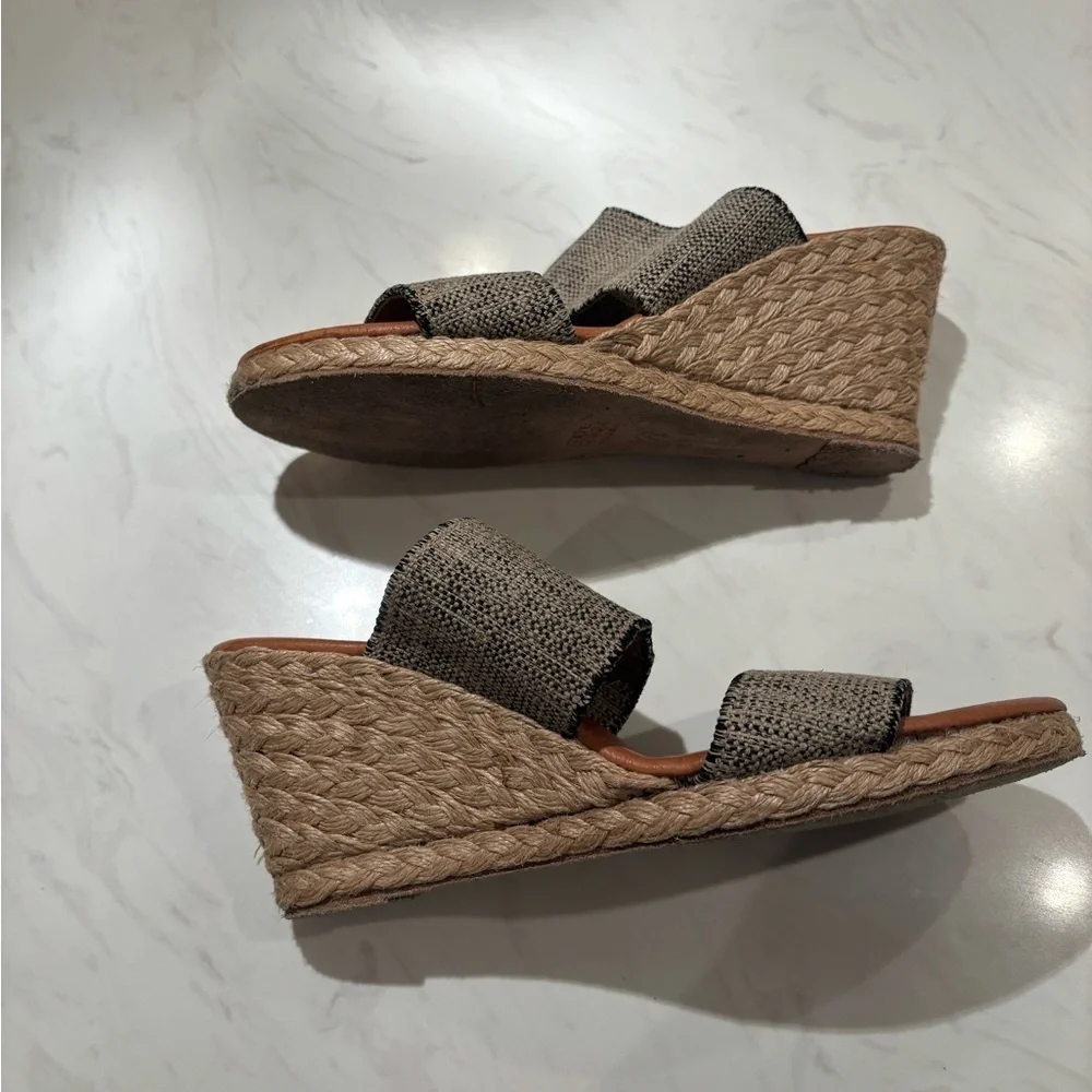 Women's Andre Aeeoue Brown and Black Wedge Heels